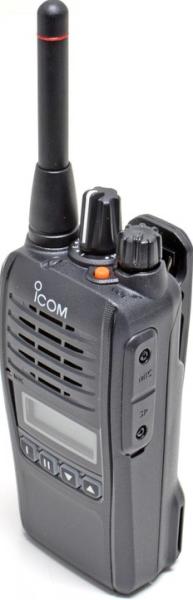 Icom IC-F29SDR mit Akku und Lader